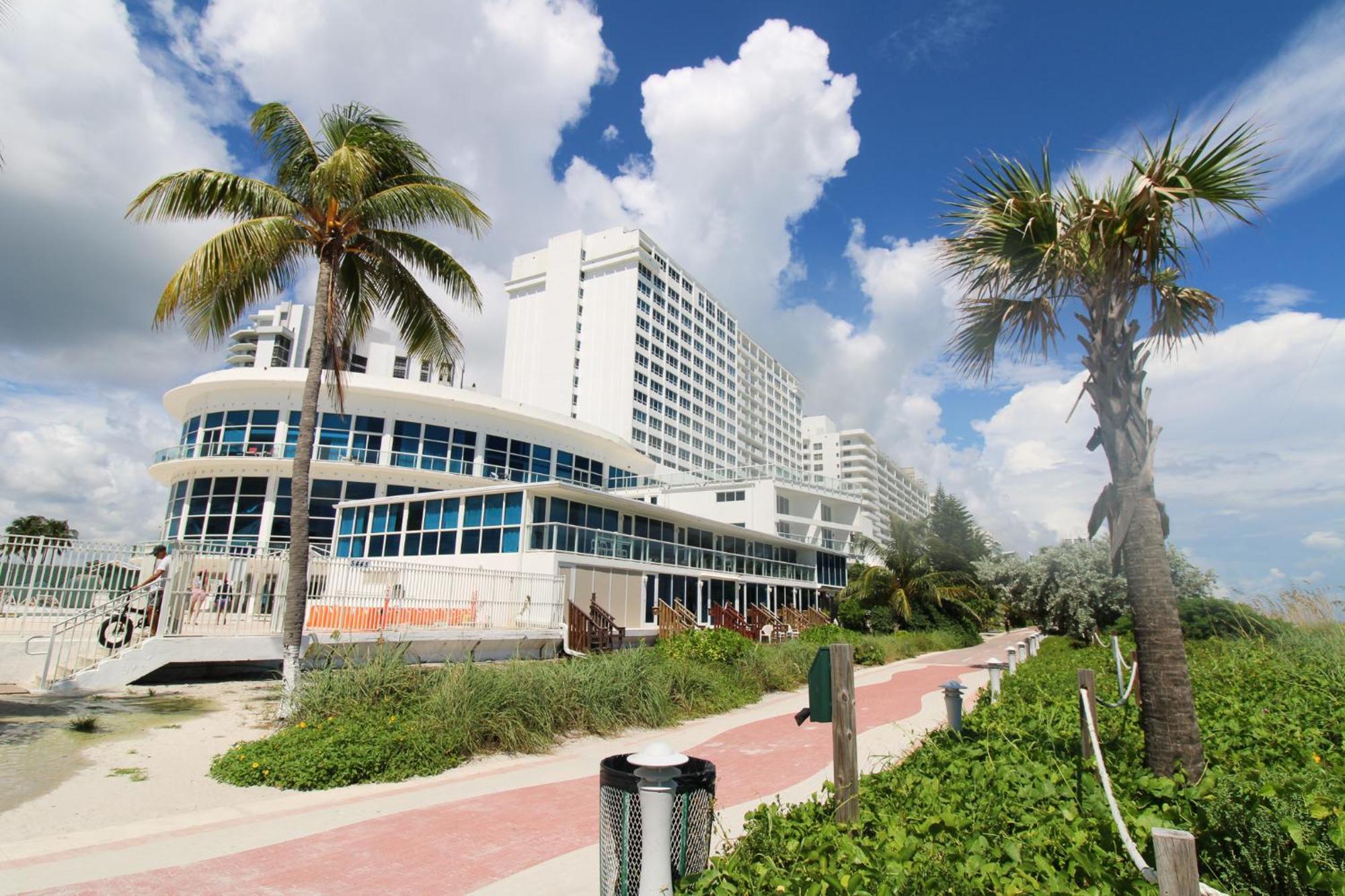Castle Pavillon 8 Beachfront - Private Beach Access Loft With 2-Story, Pool, Tennis, Free Parking Access Miami Beach Extérieur photo