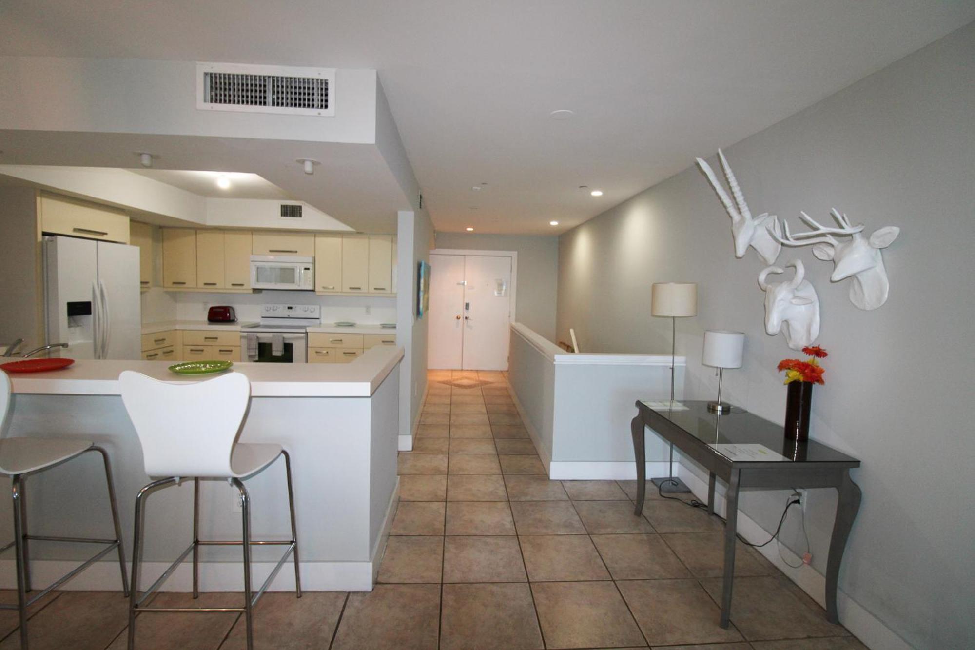 Castle Pavillon 8 Beachfront - Private Beach Access Loft With 2-Story, Pool, Tennis, Free Parking Access Miami Beach Extérieur photo