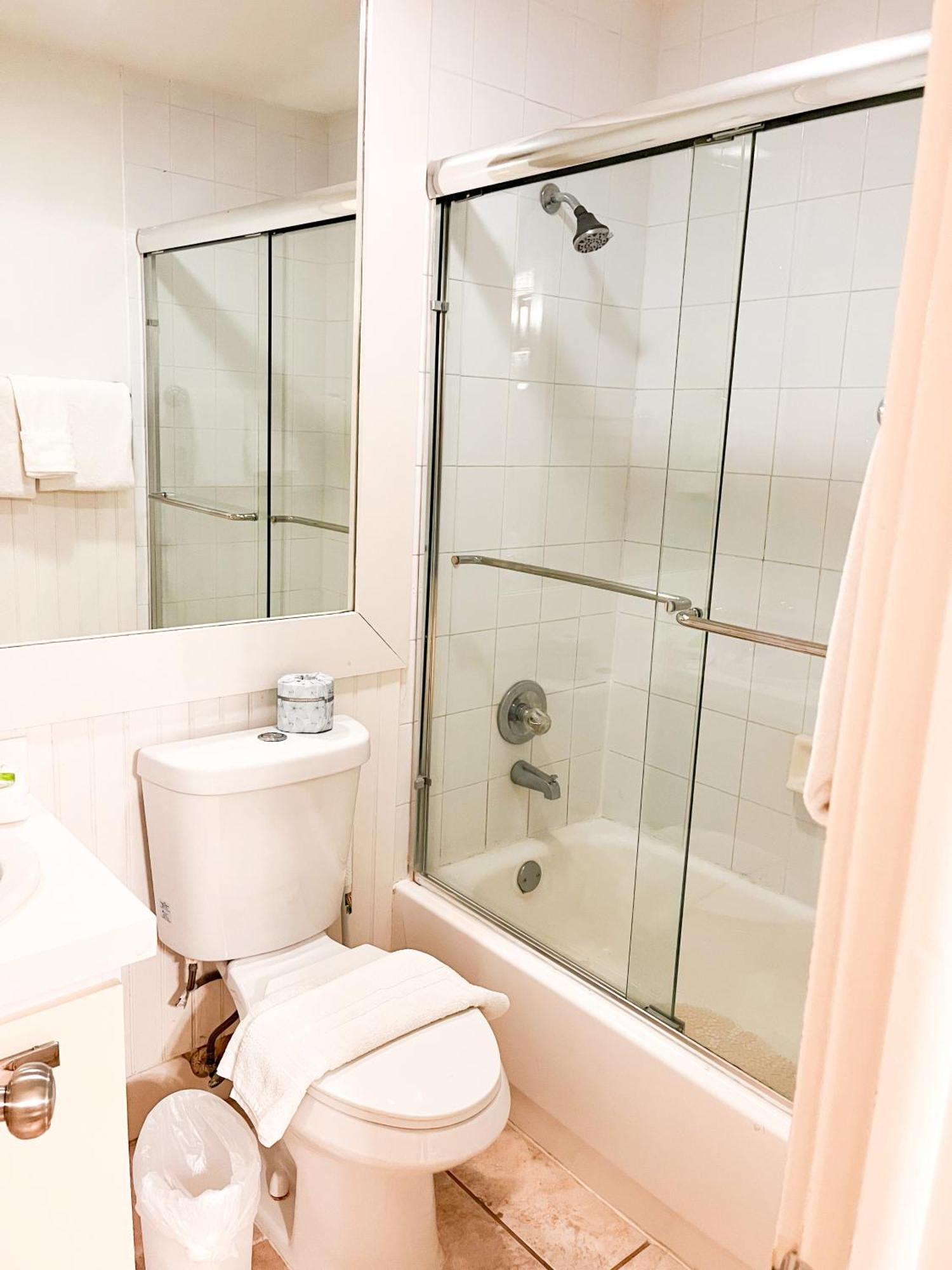 Castle Pavillon 8 Beachfront - Private Beach Access Loft With 2-Story, Pool, Tennis, Free Parking Access Miami Beach Extérieur photo