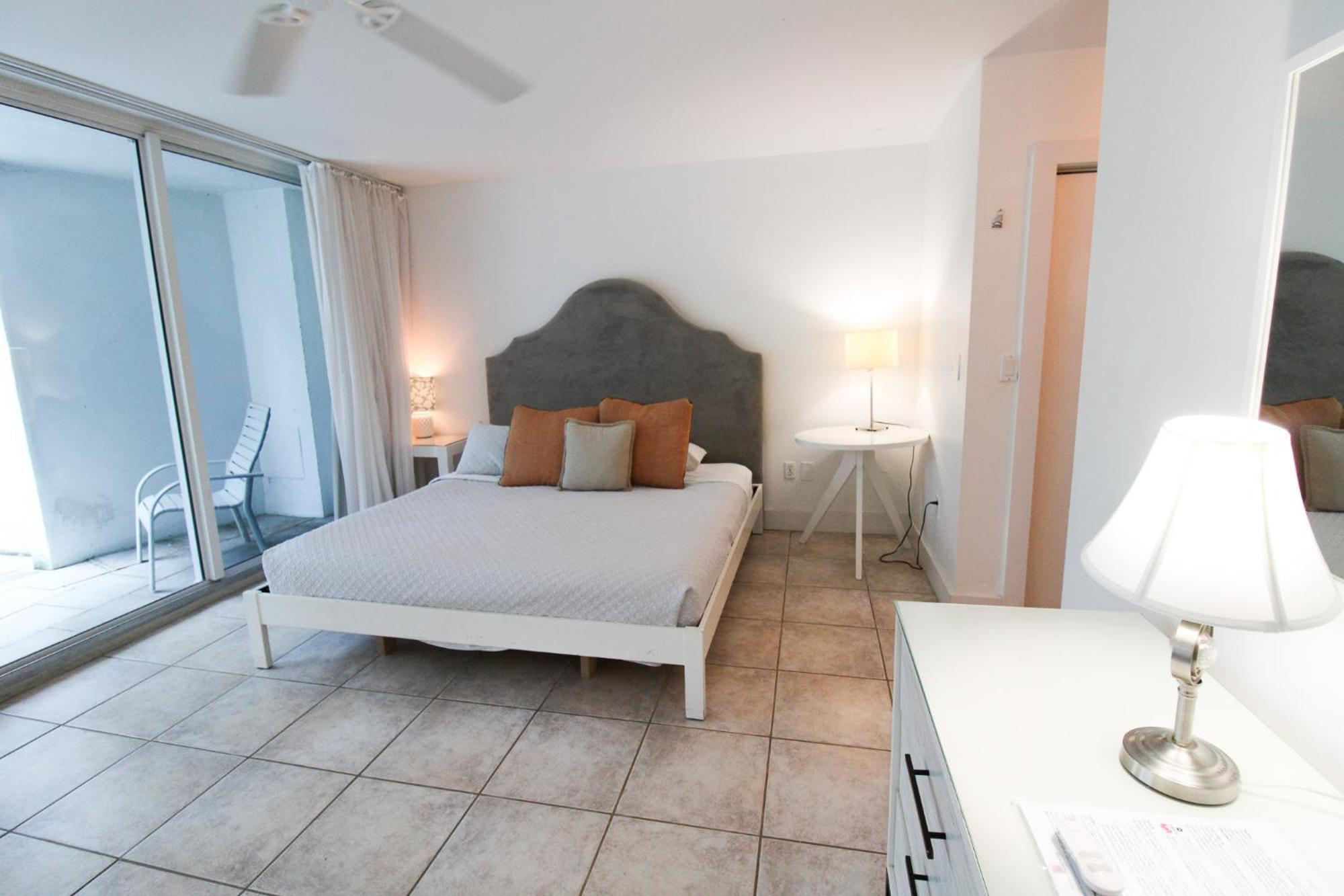 Castle Pavillon 8 Beachfront - Private Beach Access Loft With 2-Story, Pool, Tennis, Free Parking Access Miami Beach Extérieur photo