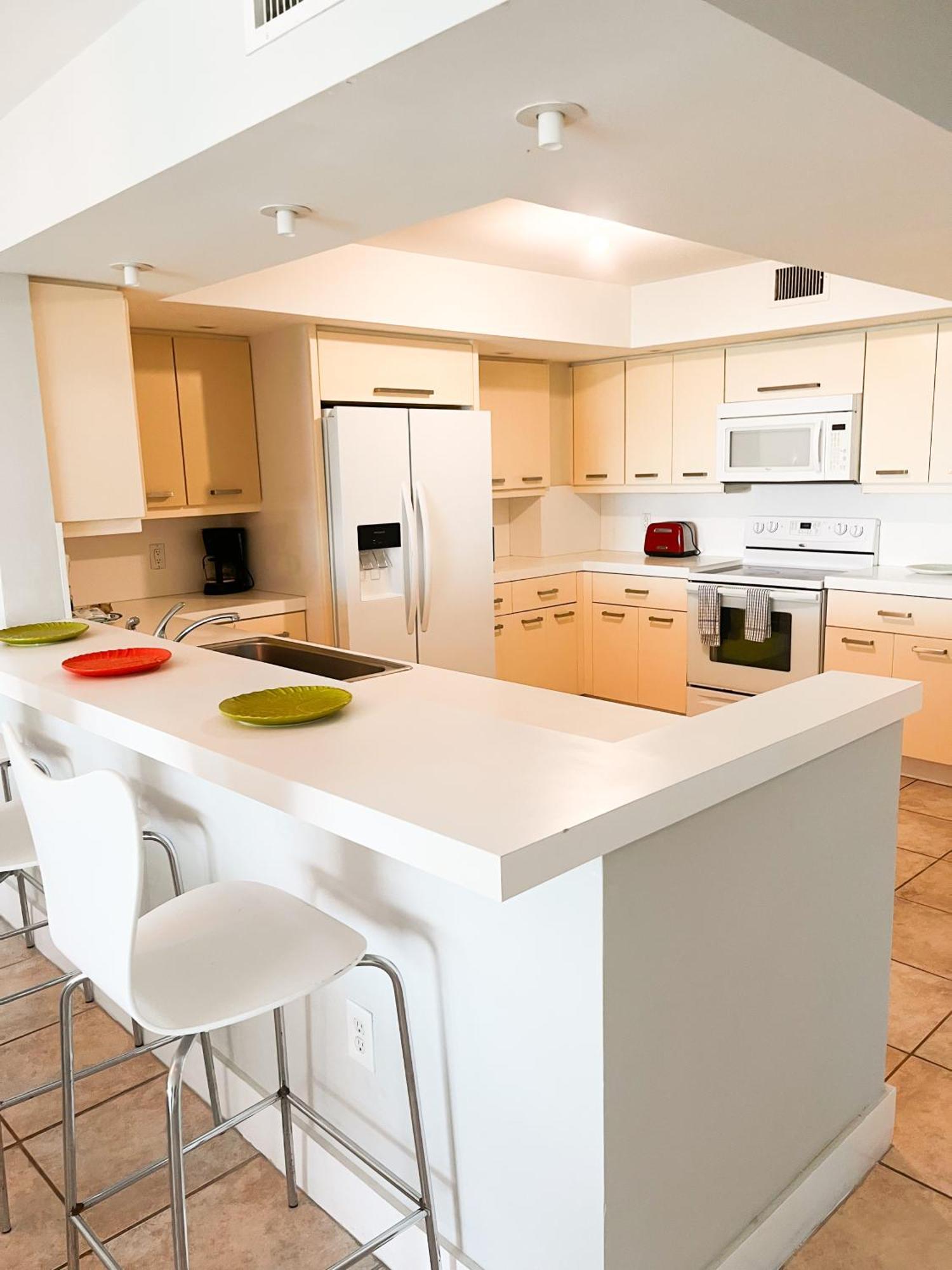 Castle Pavillon 8 Beachfront - Private Beach Access Loft With 2-Story, Pool, Tennis, Free Parking Access Miami Beach Extérieur photo